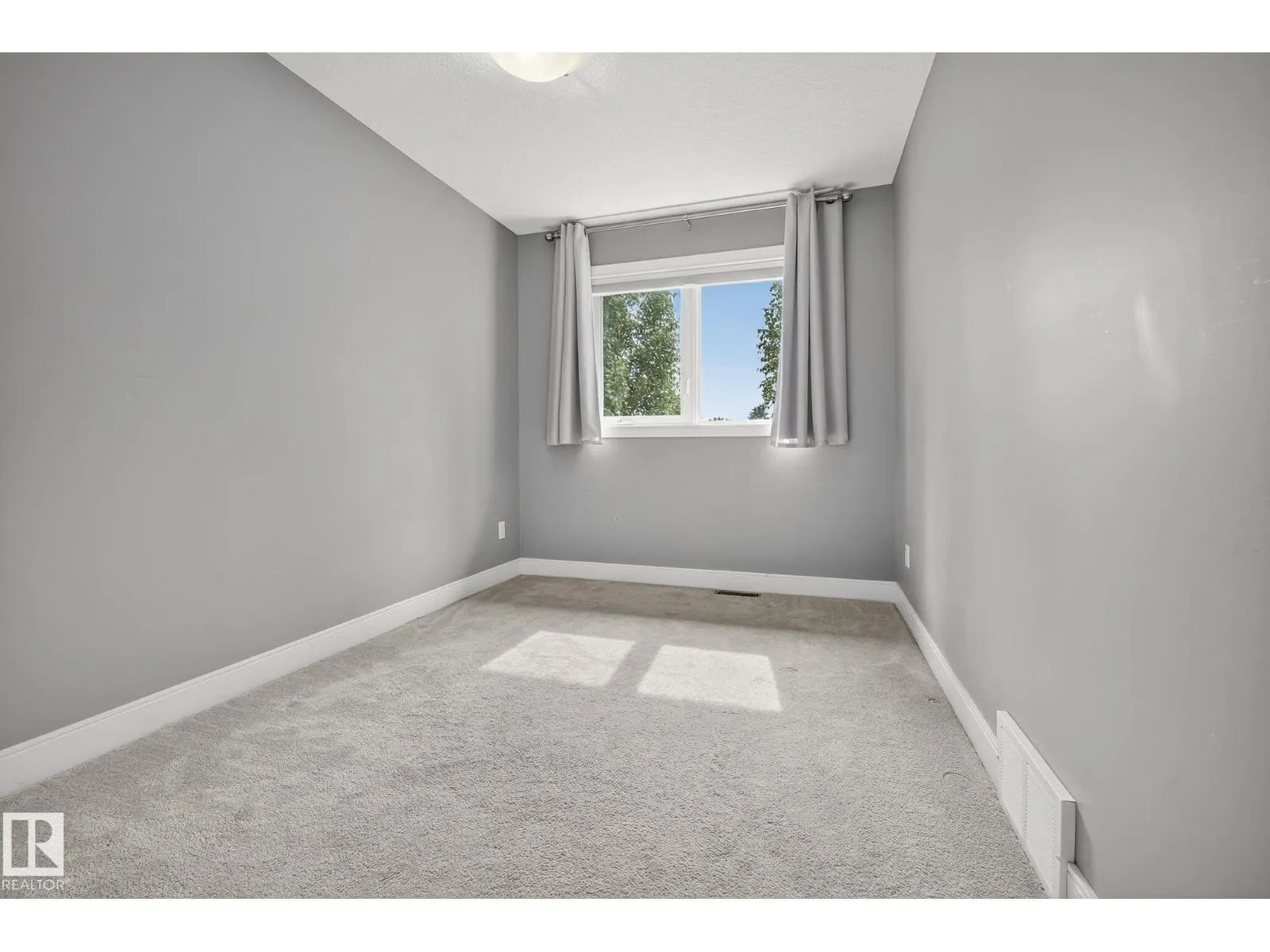 7907 105 AV NW