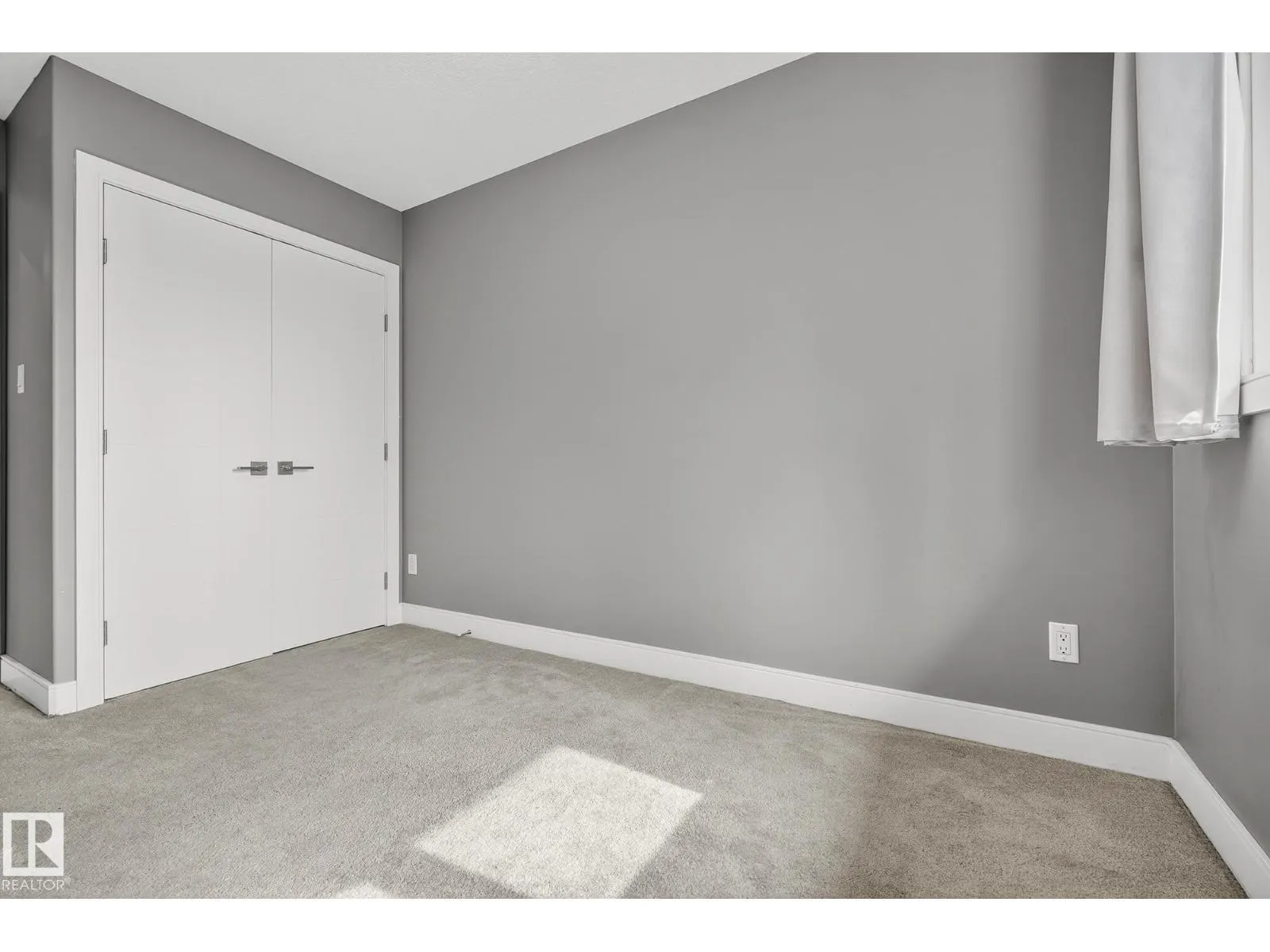 7907 105 AV NW