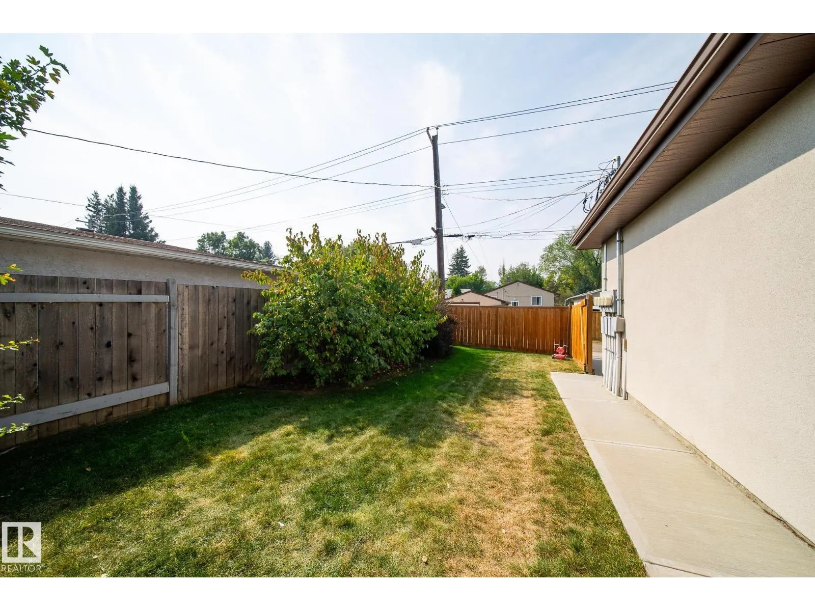 7907 105 AV NW