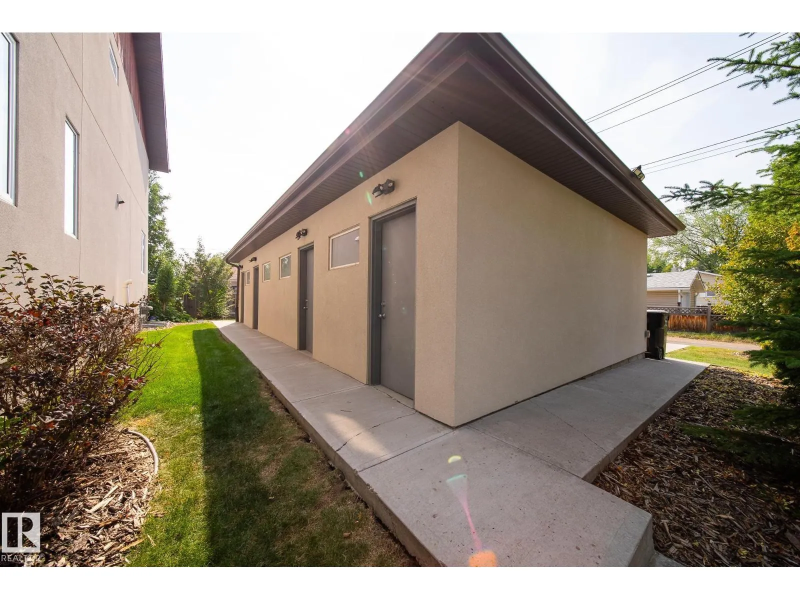 7907 105 AV NW