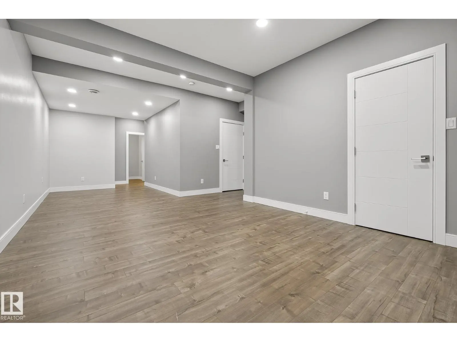 7907 105 AV NW