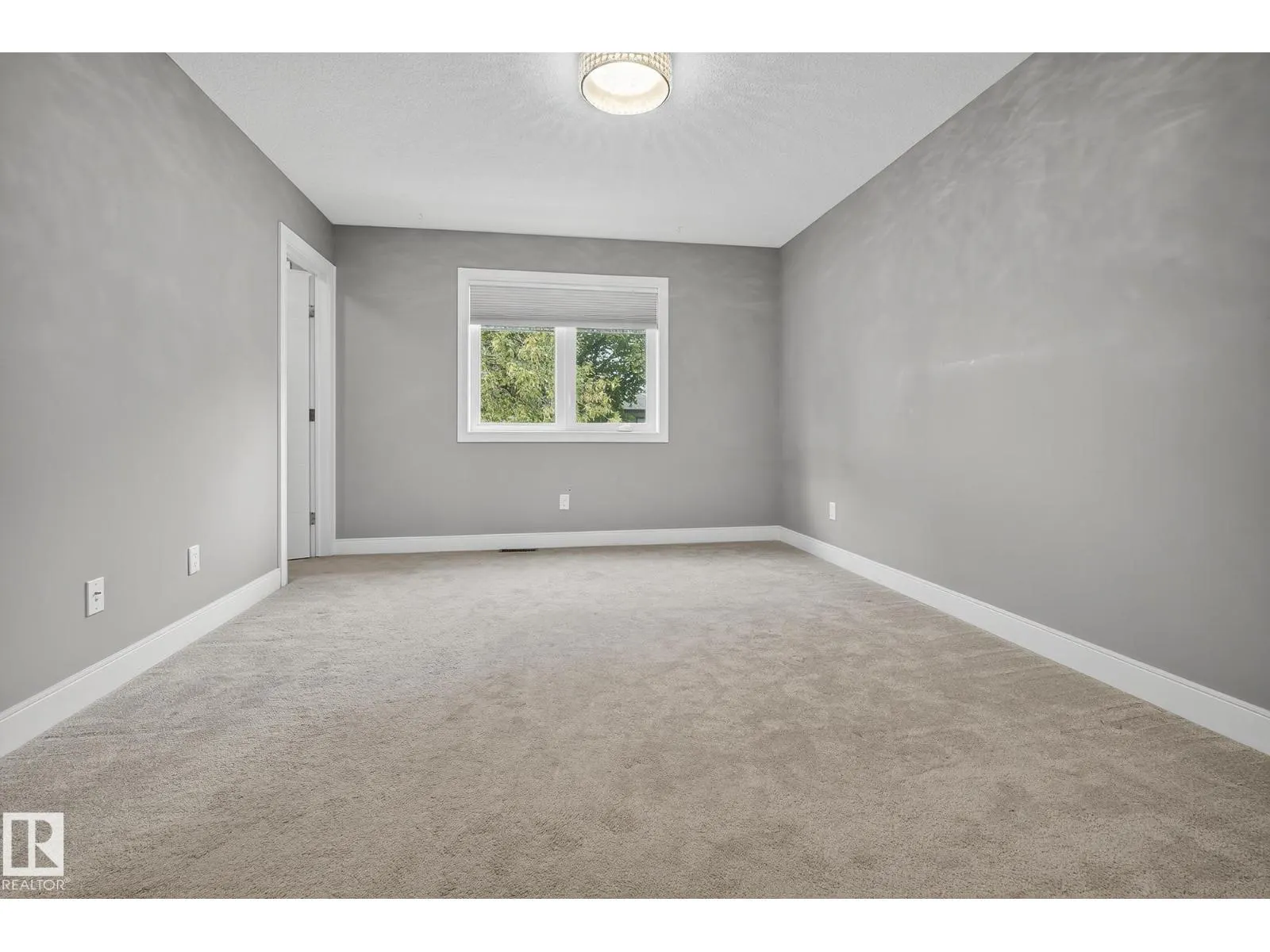 7907 105 AV NW