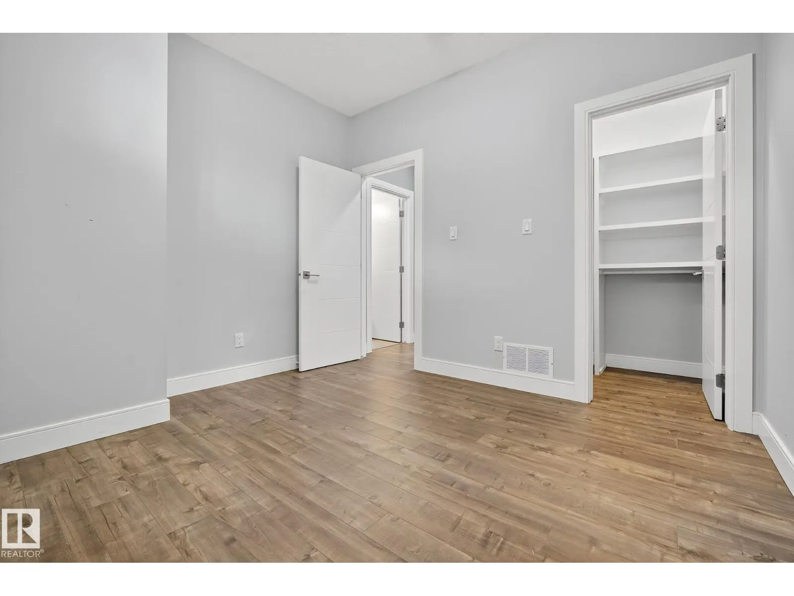7907 105 AV NW