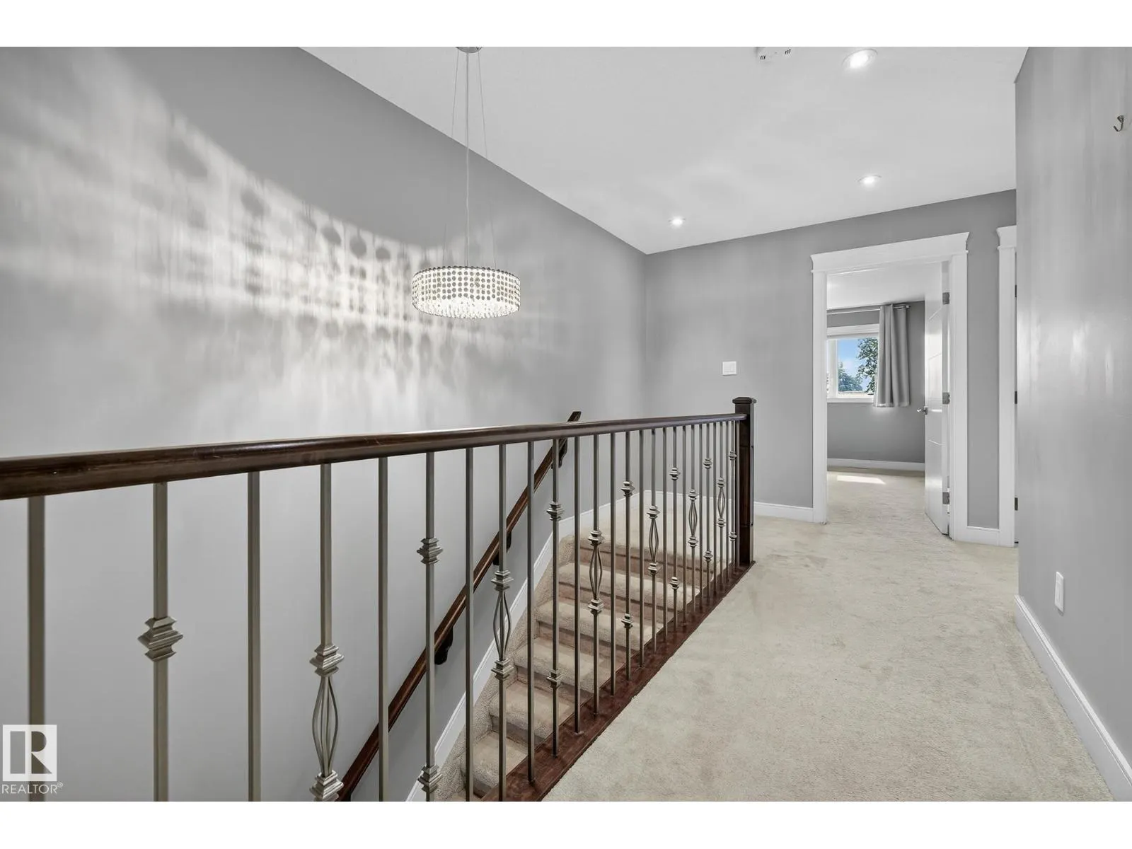 7907 105 AV NW