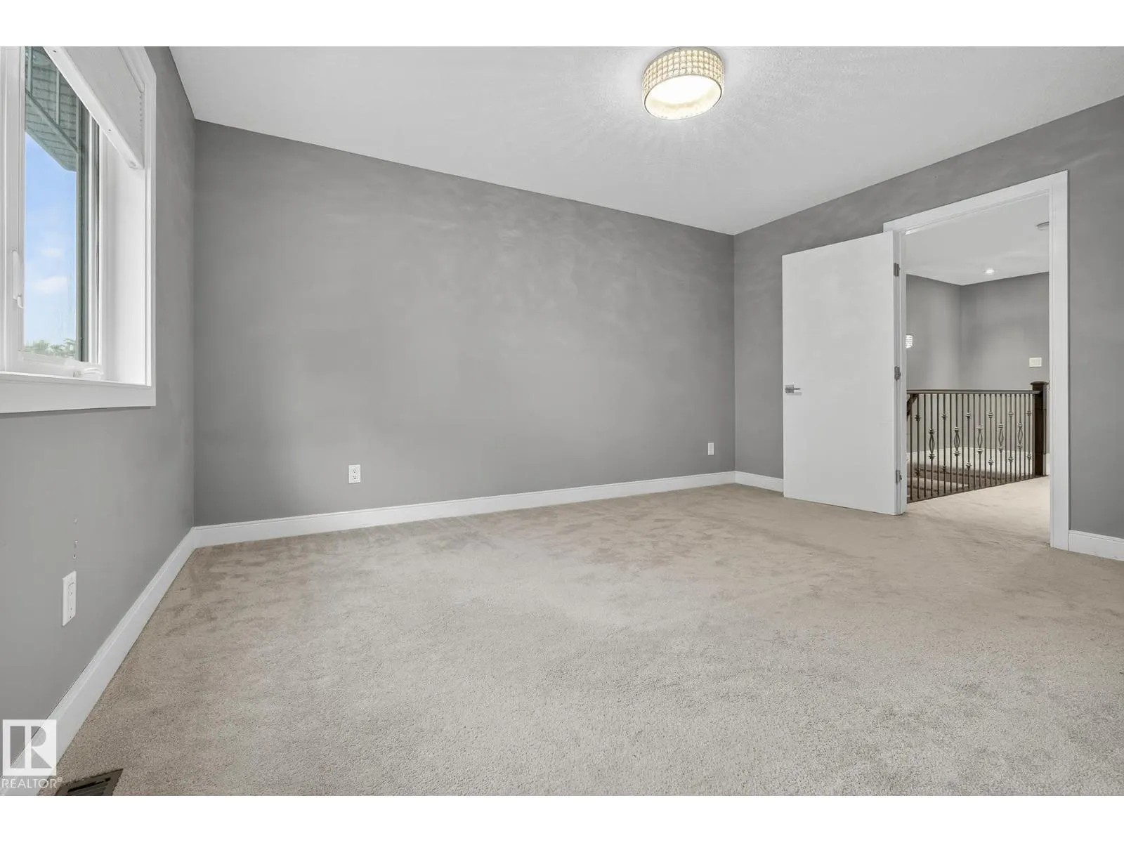 7907 105 AV NW