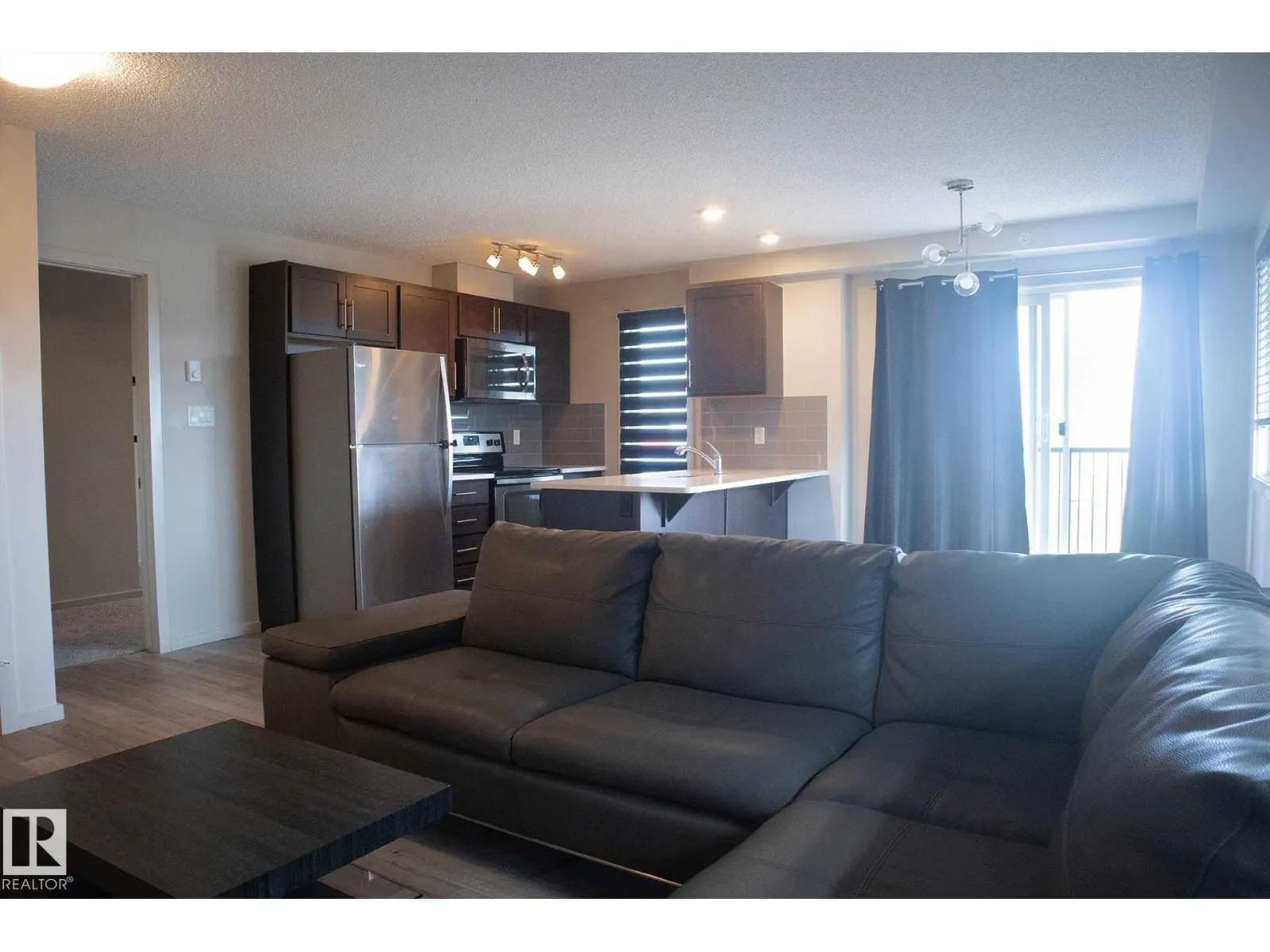 #408 5404 7 AV SW