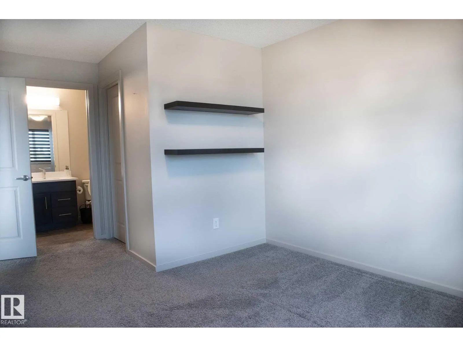 #408 5404 7 AV SW