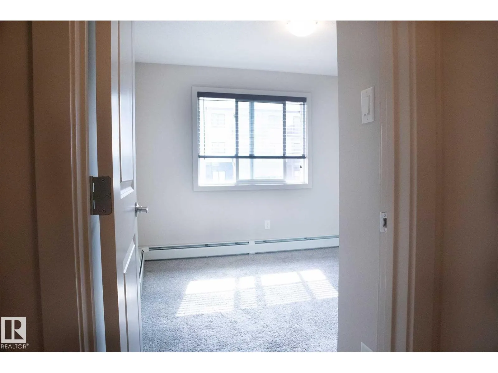 #408 5404 7 AV SW