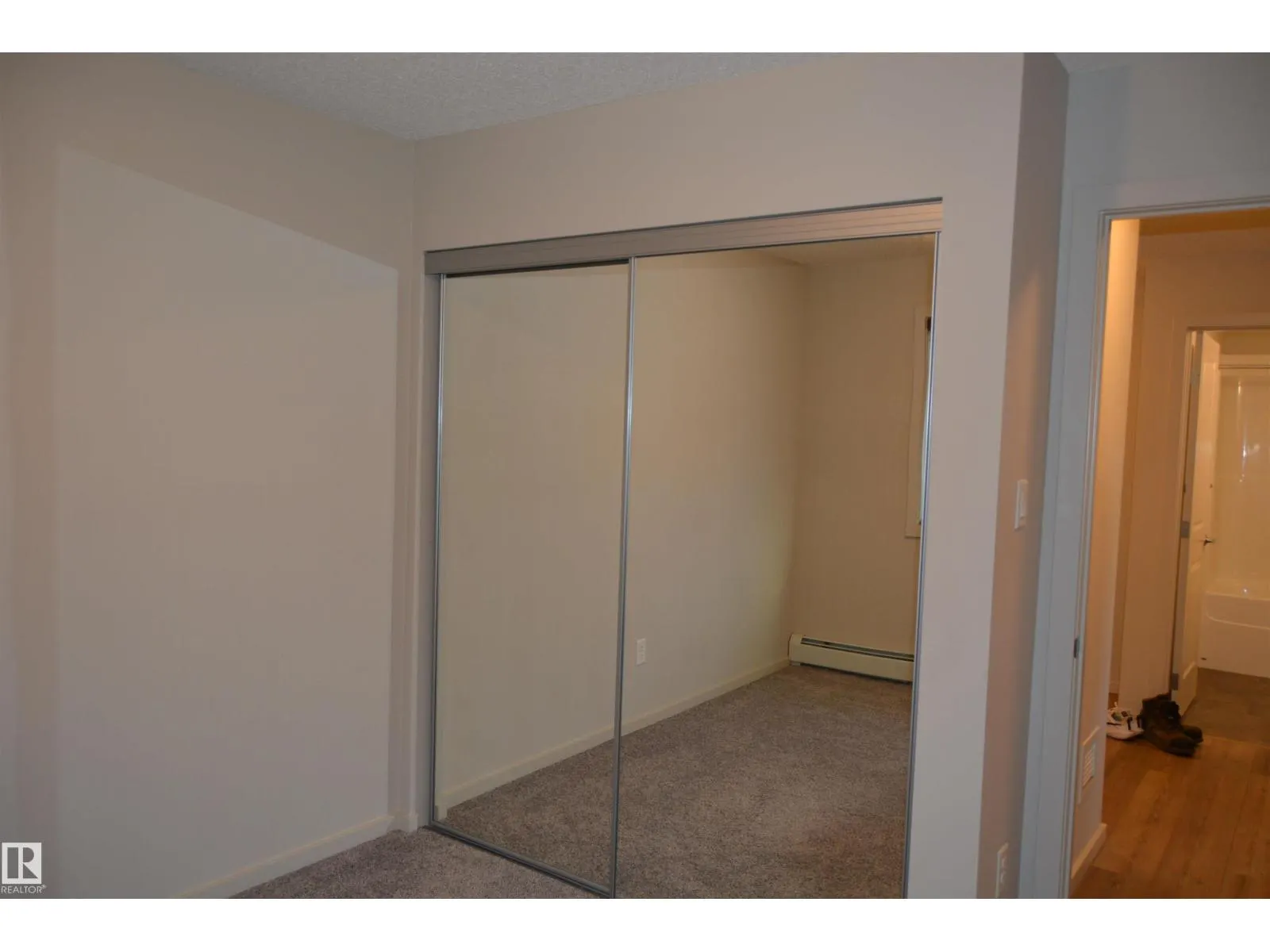 #408 5404 7 AV SW