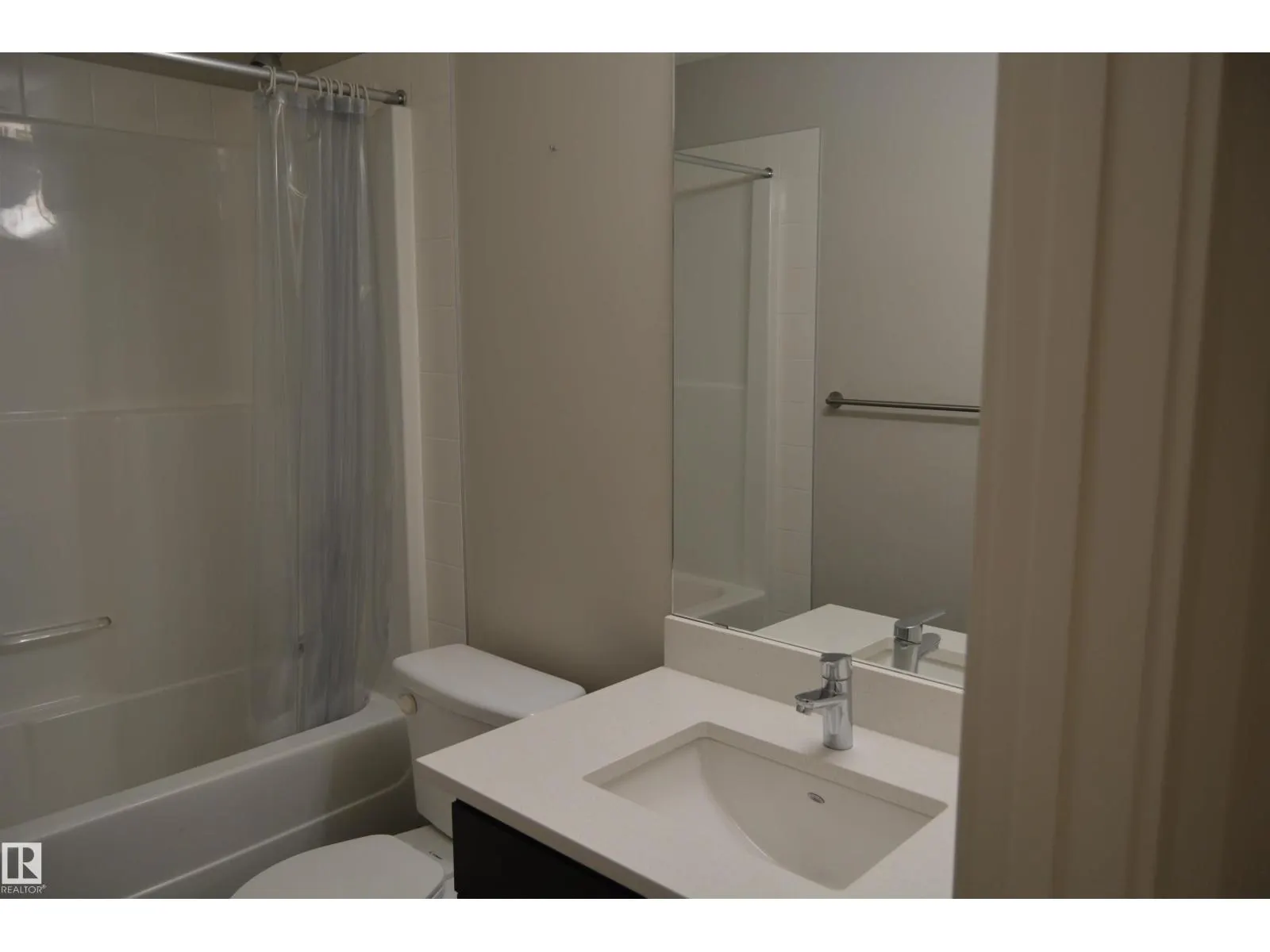 #408 5404 7 AV SW