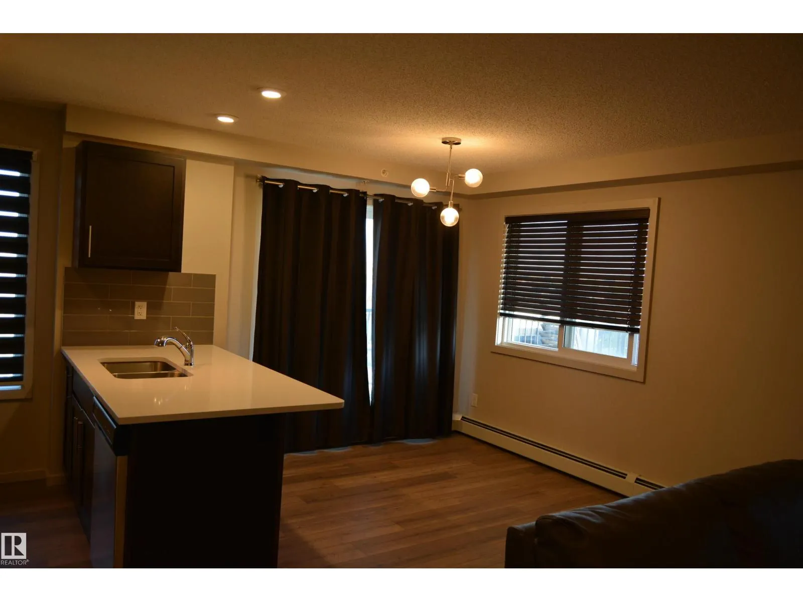 #408 5404 7 AV SW