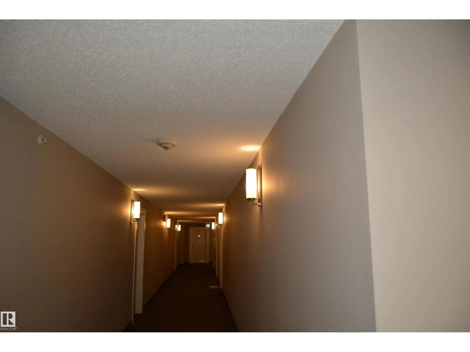 #408 5404 7 AV SW