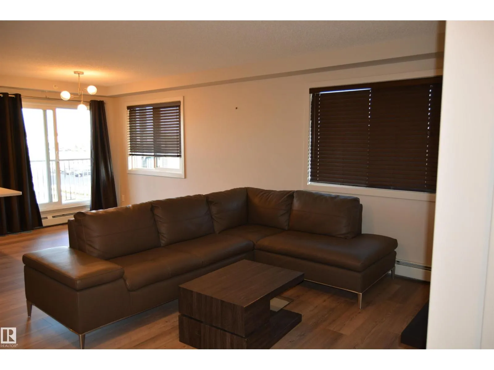 #408 5404 7 AV SW