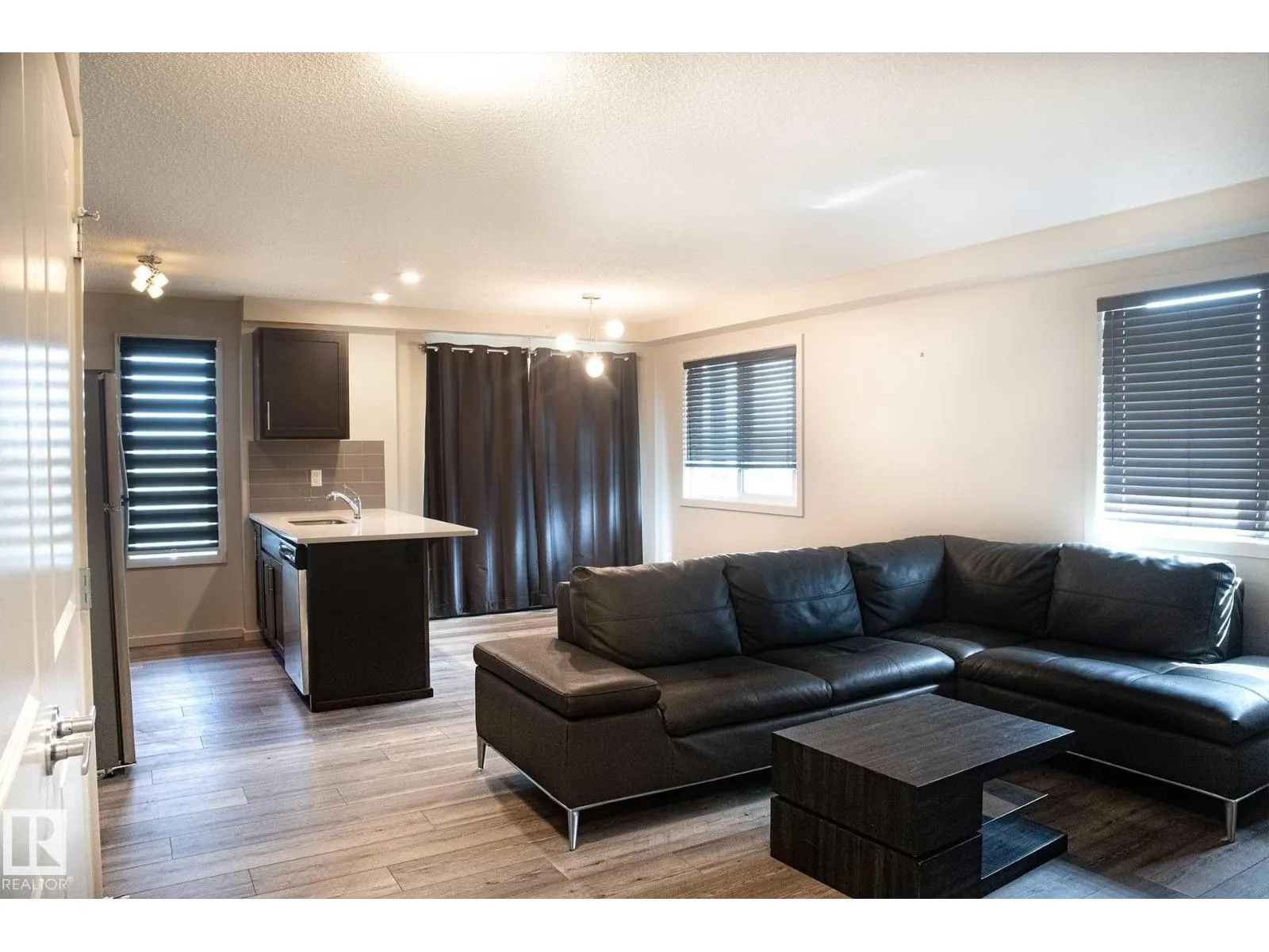 #408 5404 7 AV SW