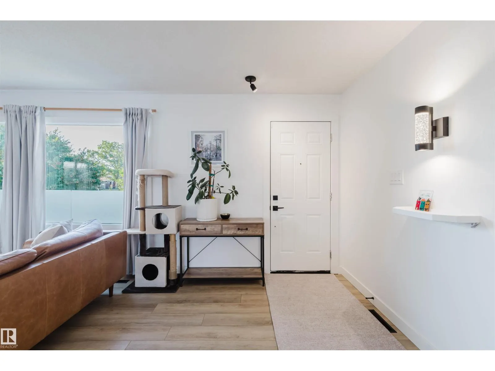 11215 41 AV NW