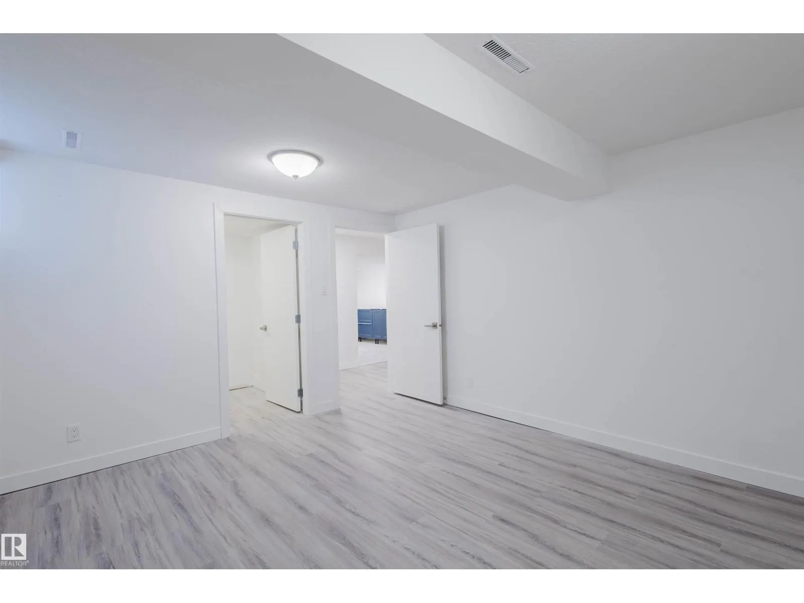 11215 41 AV NW
