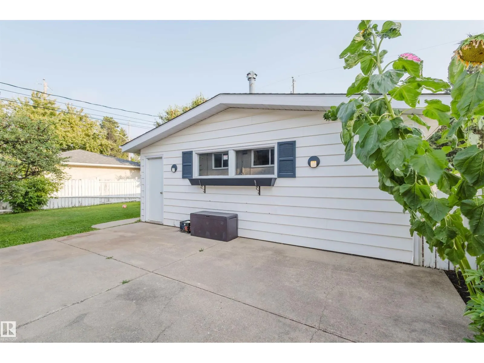 11215 41 AV NW