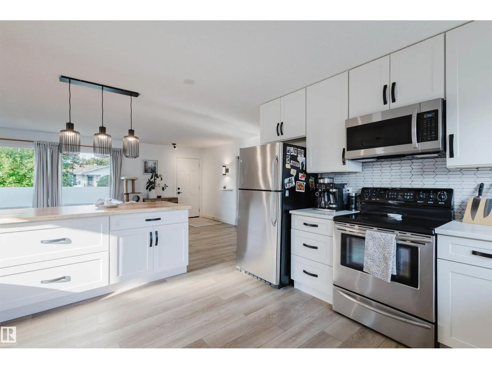 11215 41 AV NW