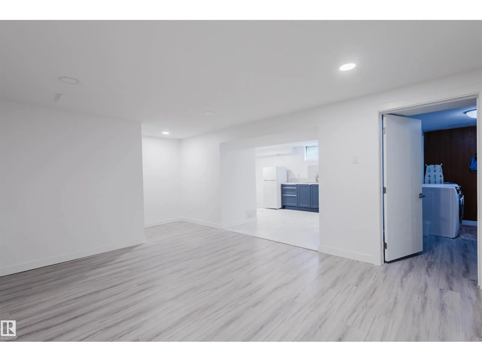 11215 41 AV NW