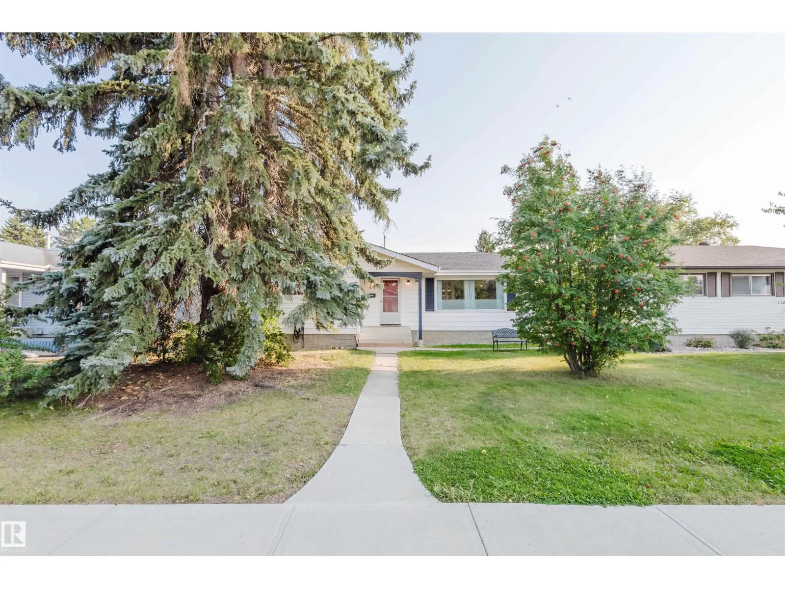 11215 41 AV NW