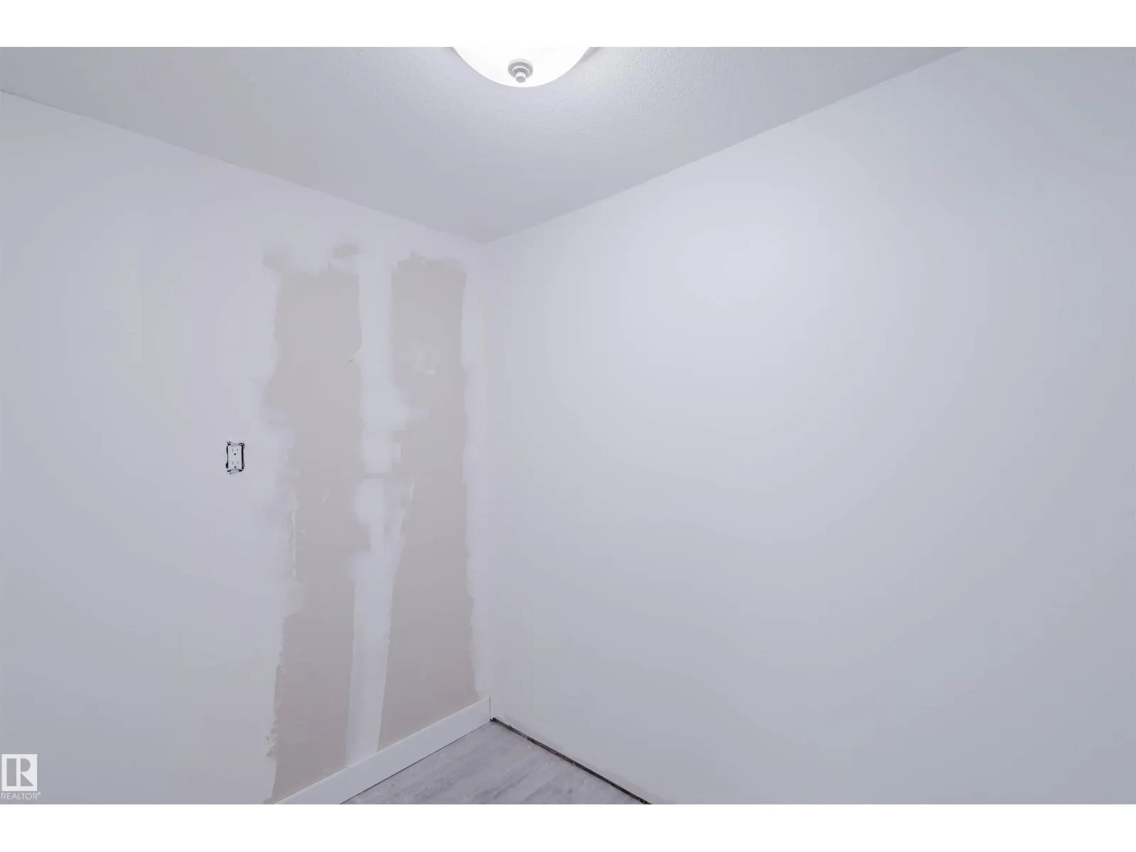 11215 41 AV NW