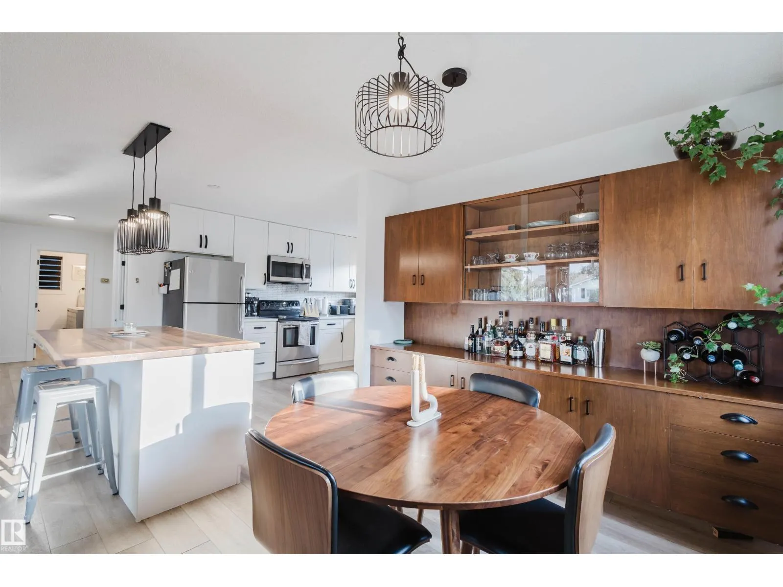 11215 41 AV NW