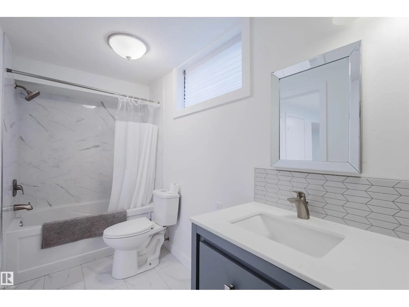 11215 41 AV NW