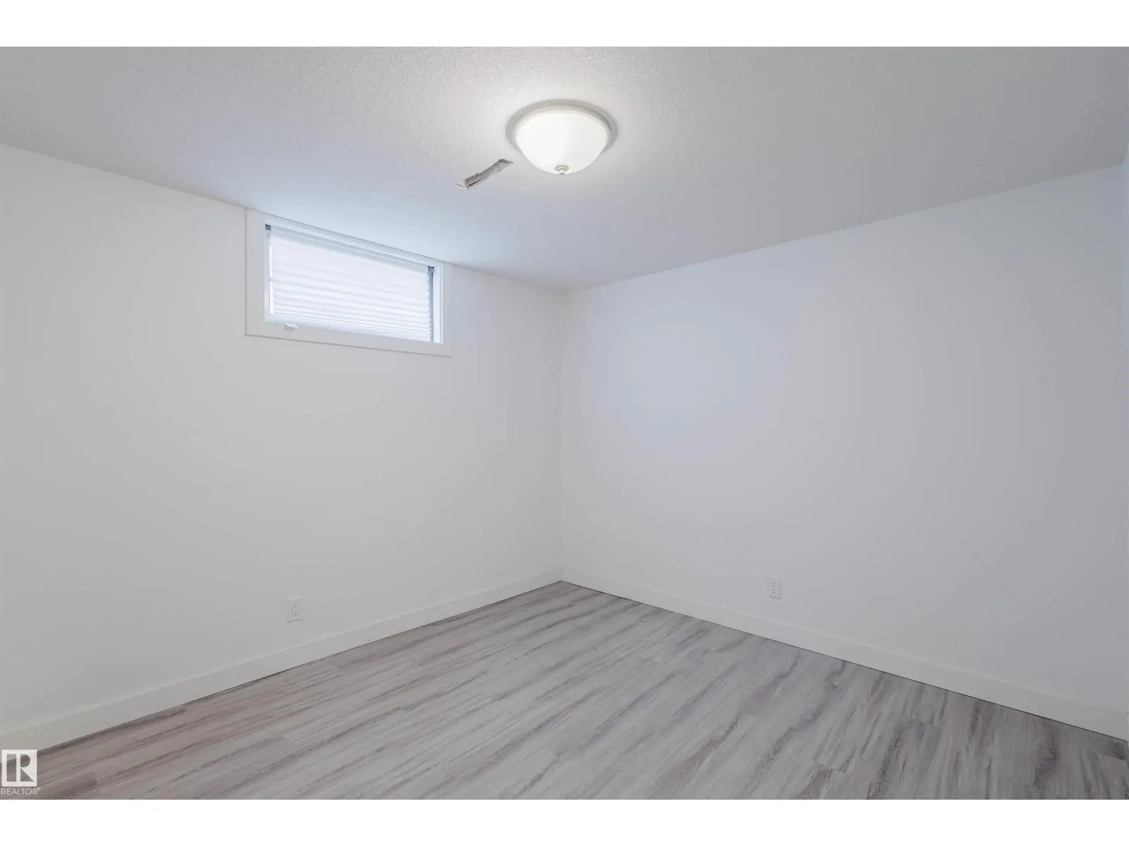 11215 41 AV NW