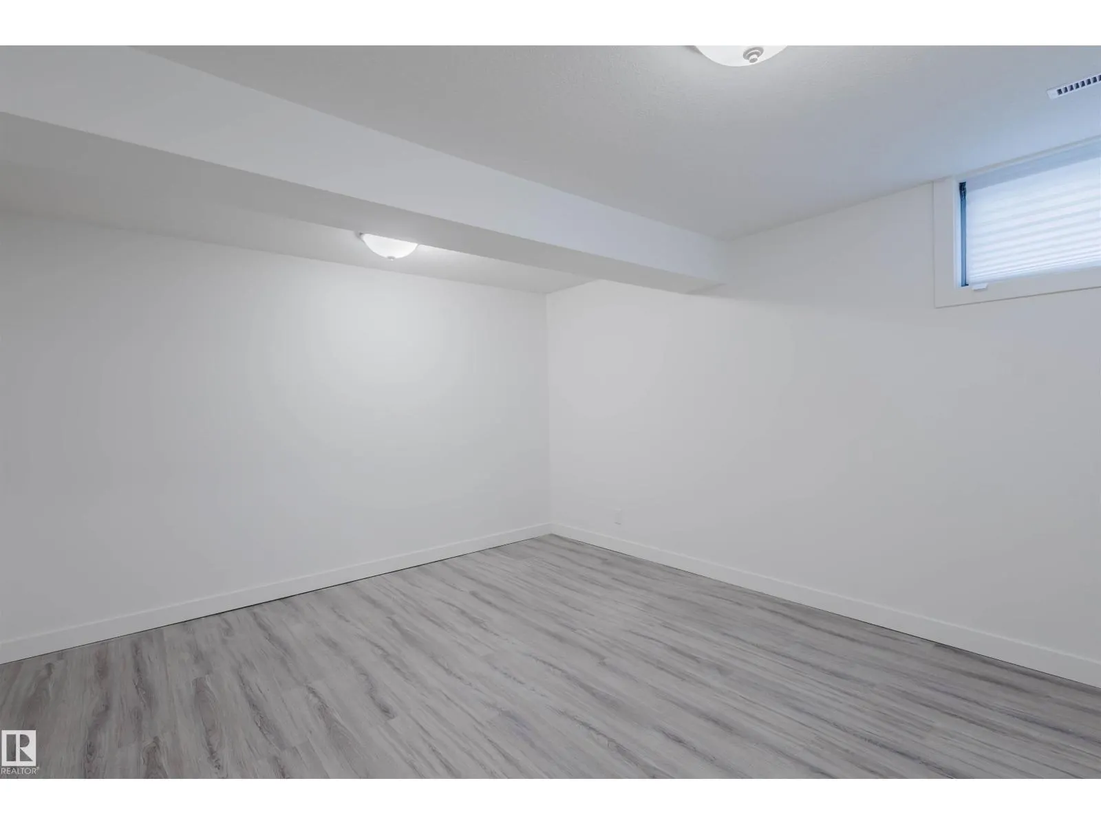 11215 41 AV NW