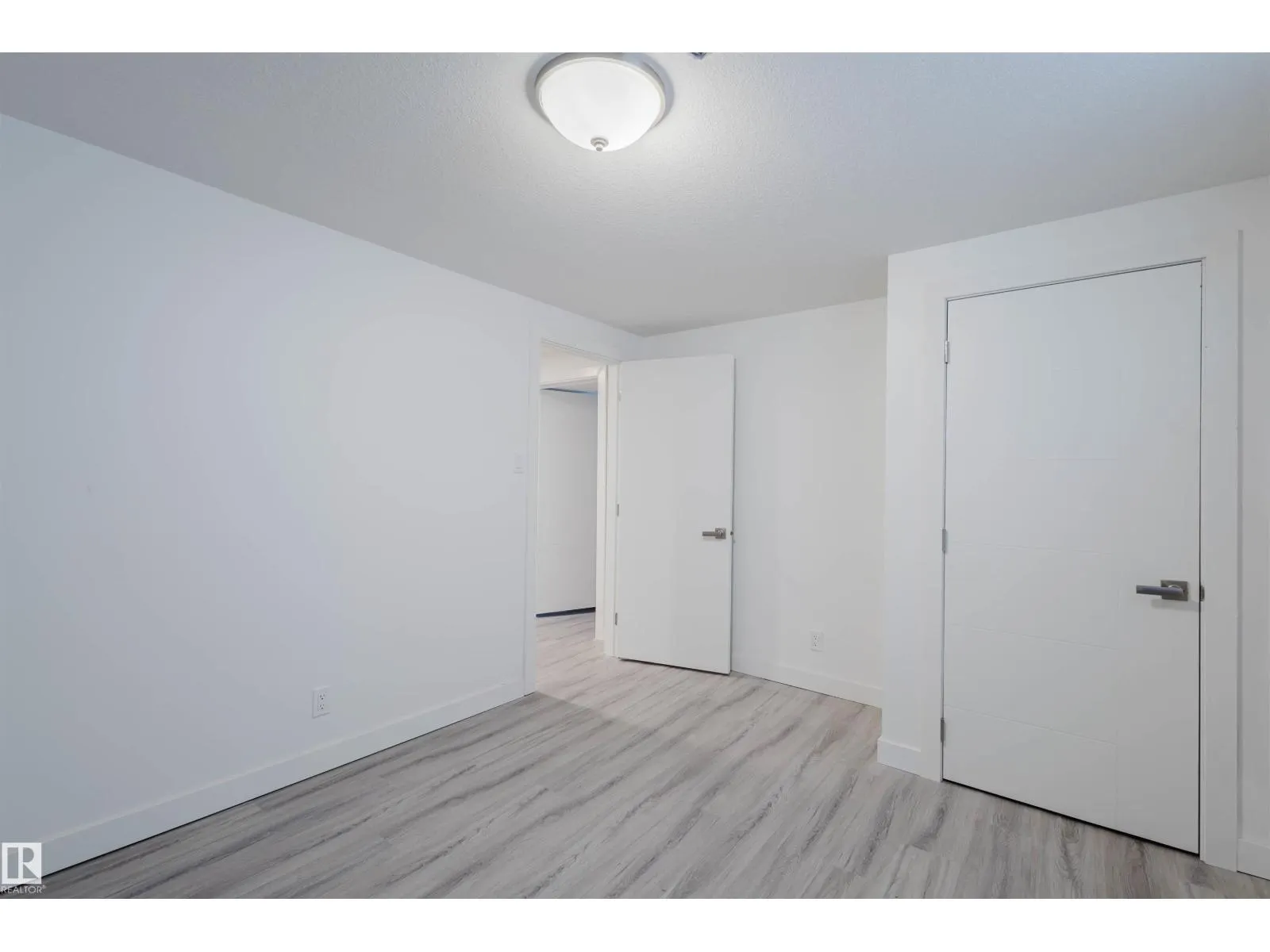 11215 41 AV NW