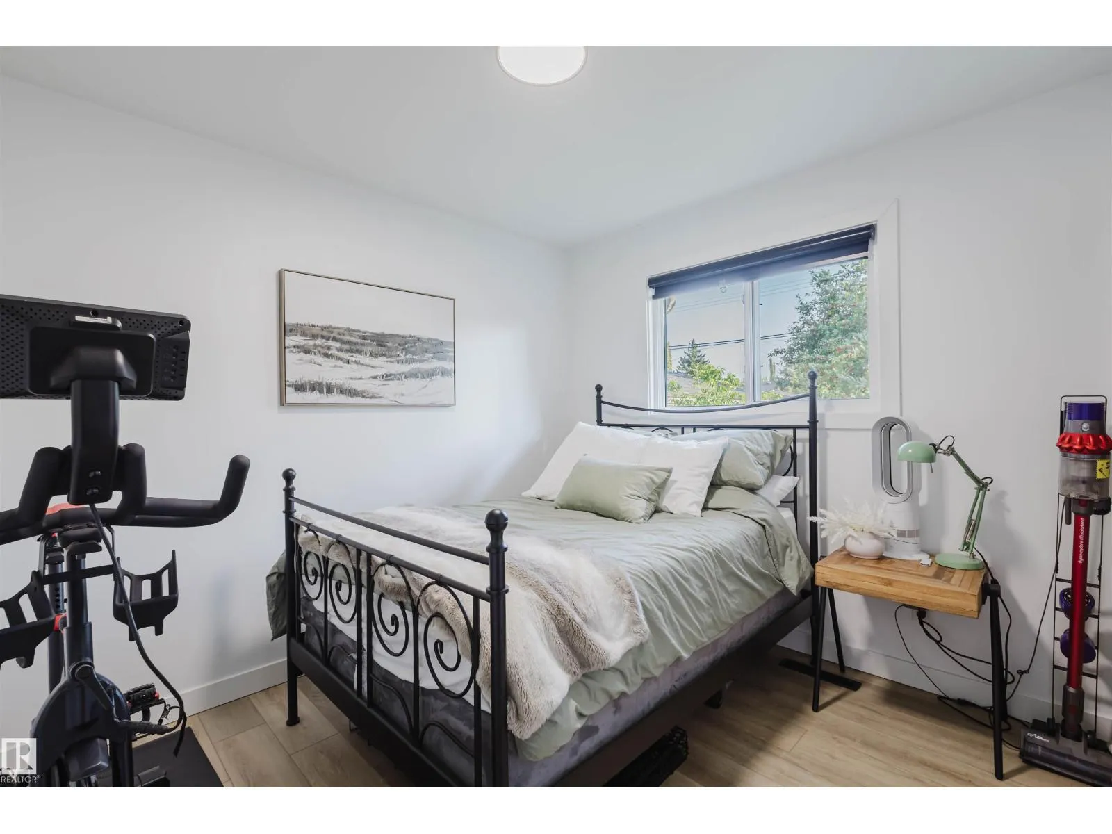 11215 41 AV NW