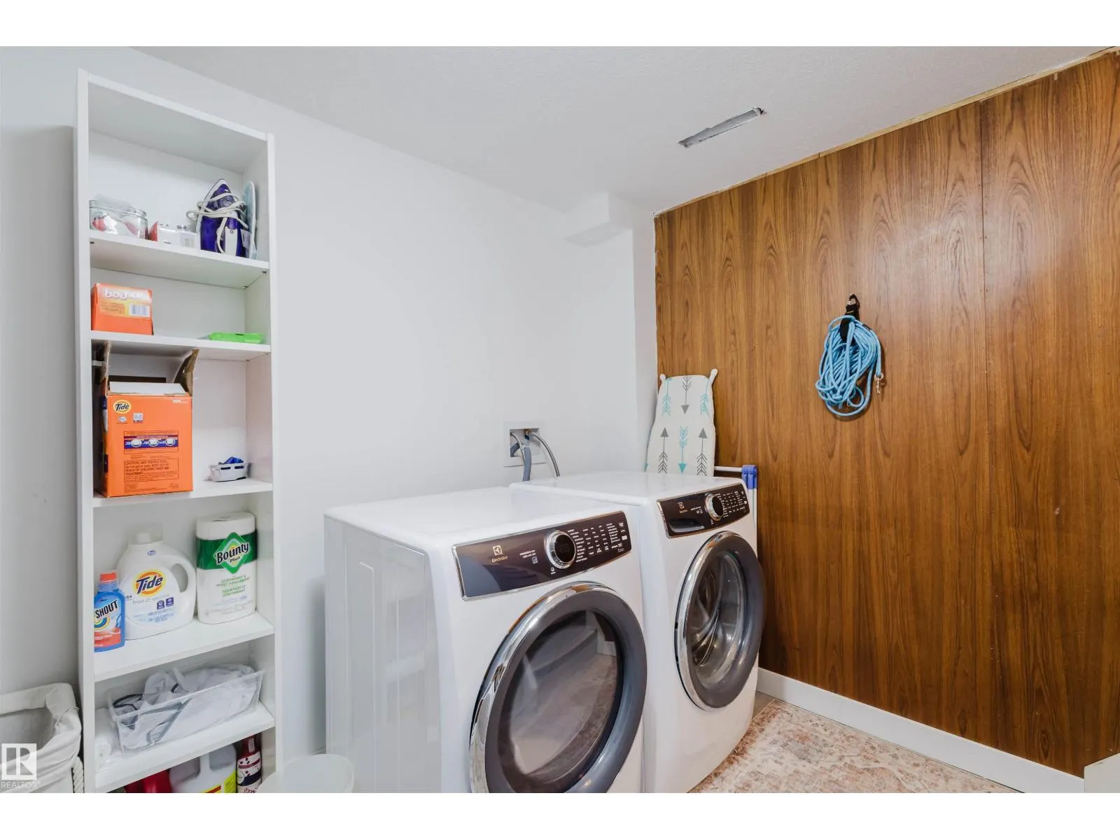 11215 41 AV NW