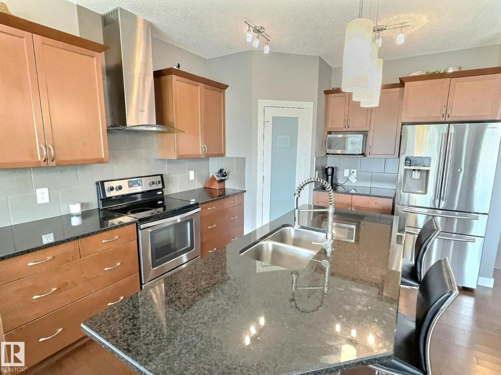 21703 80 AV NW