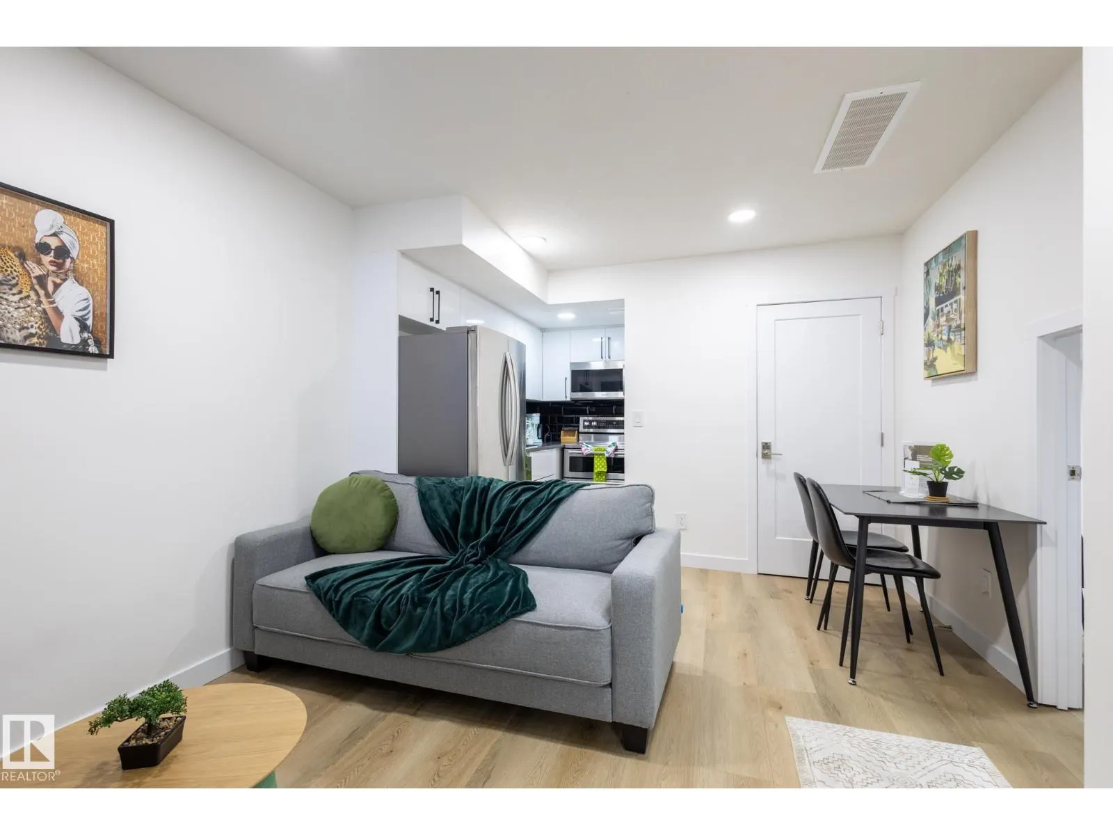 2379 GLENRIDDING BV SW