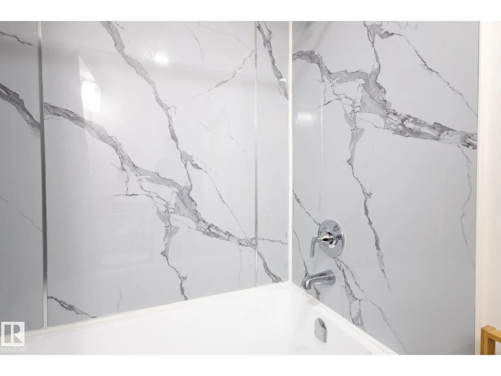 2379 GLENRIDDING BV SW
