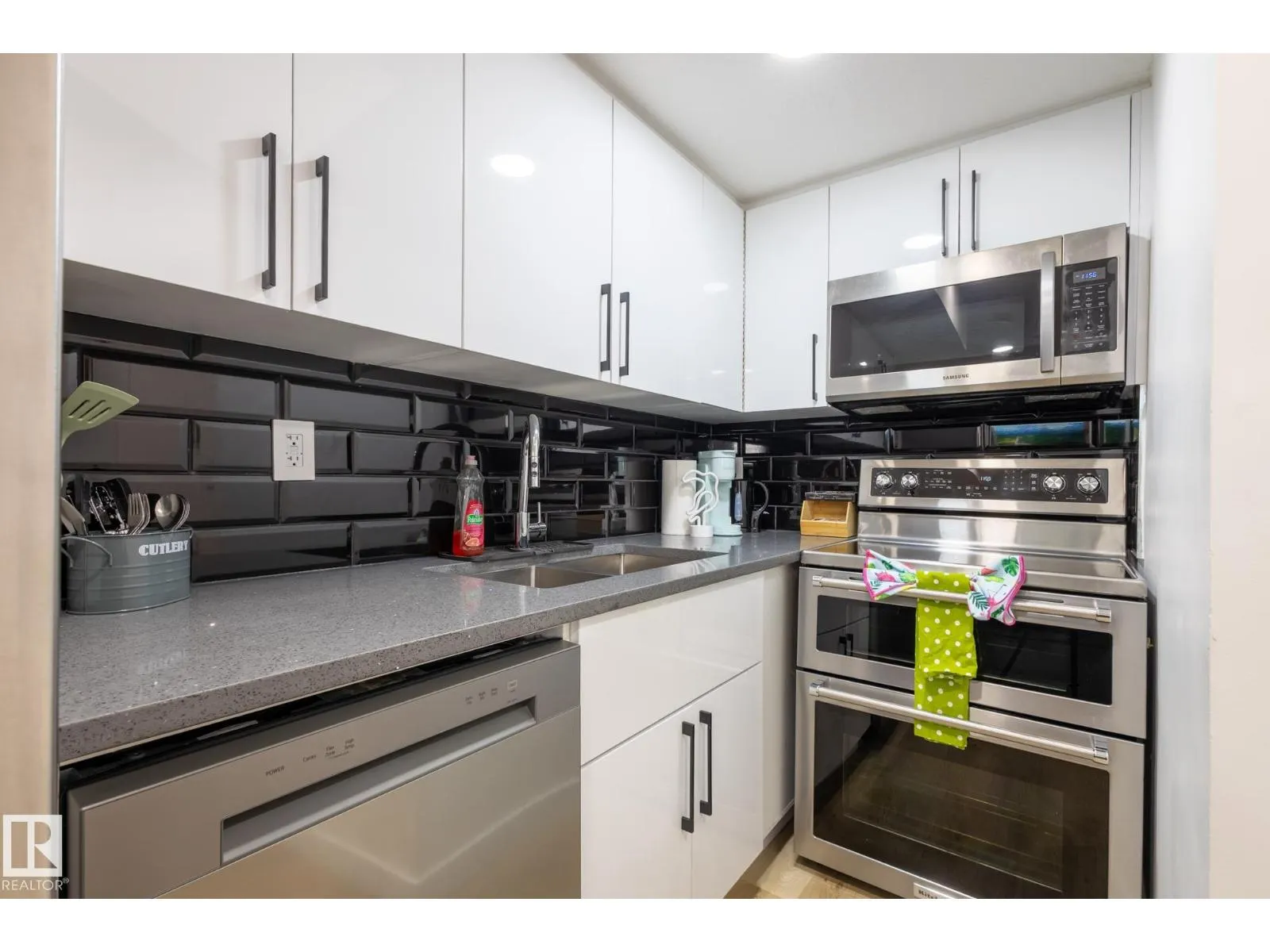 2379 GLENRIDDING BV SW