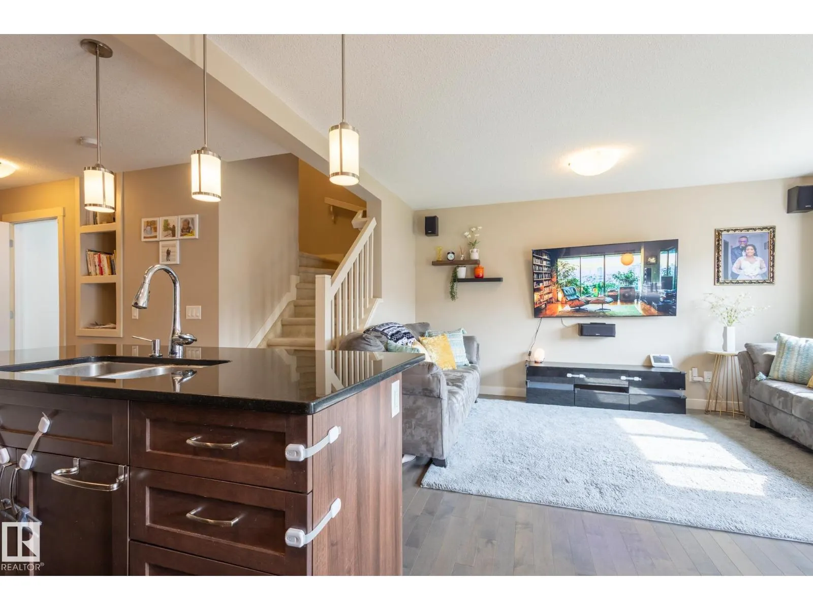 2379 GLENRIDDING BV SW