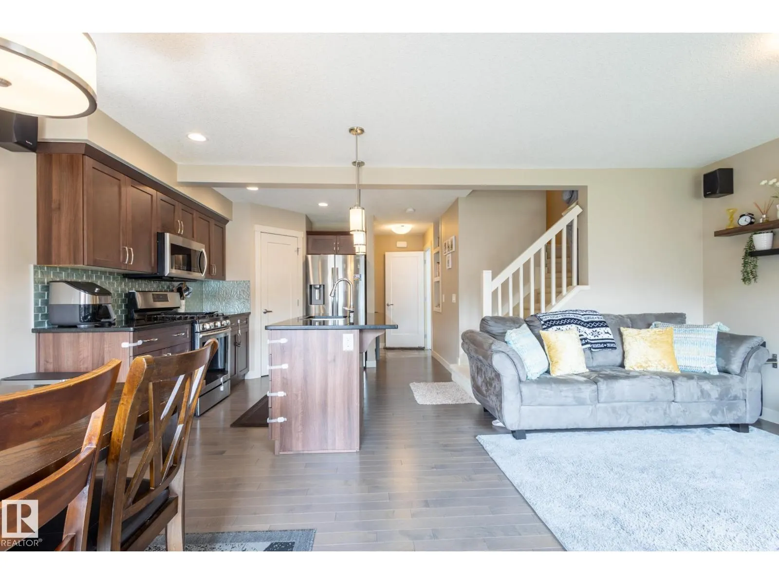 2379 GLENRIDDING BV SW
