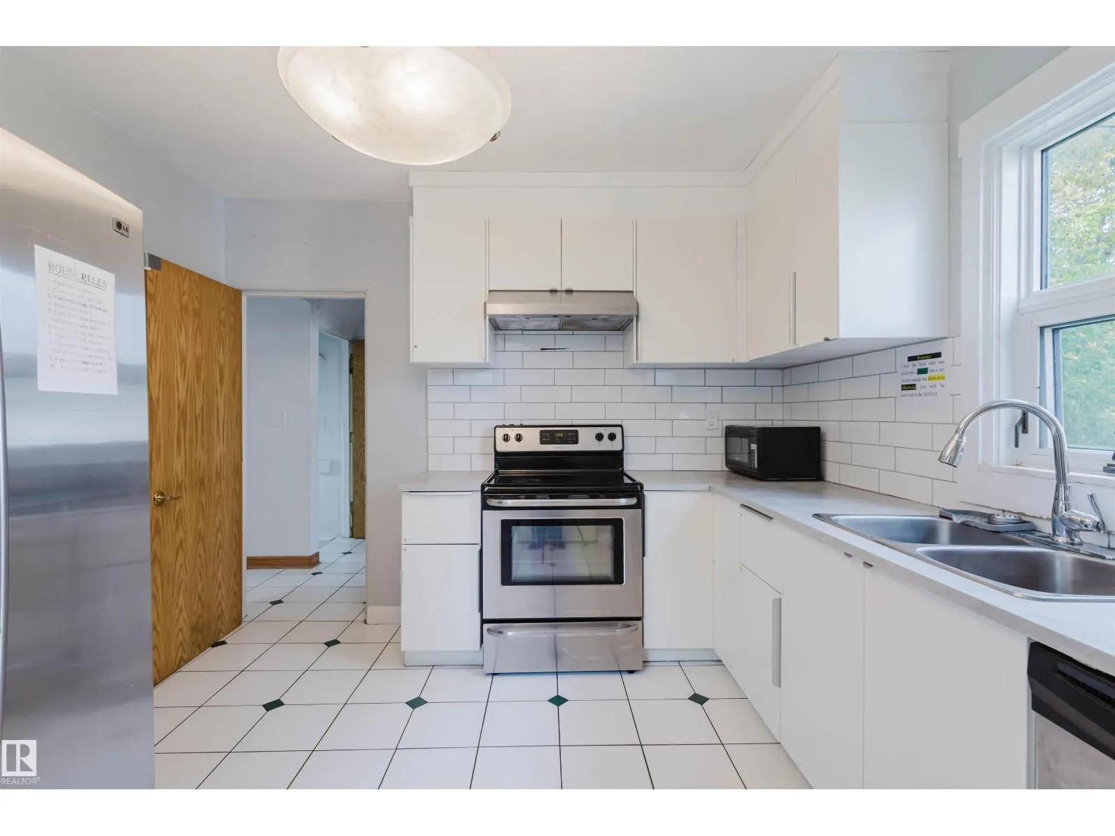 10948 75 AV NW
