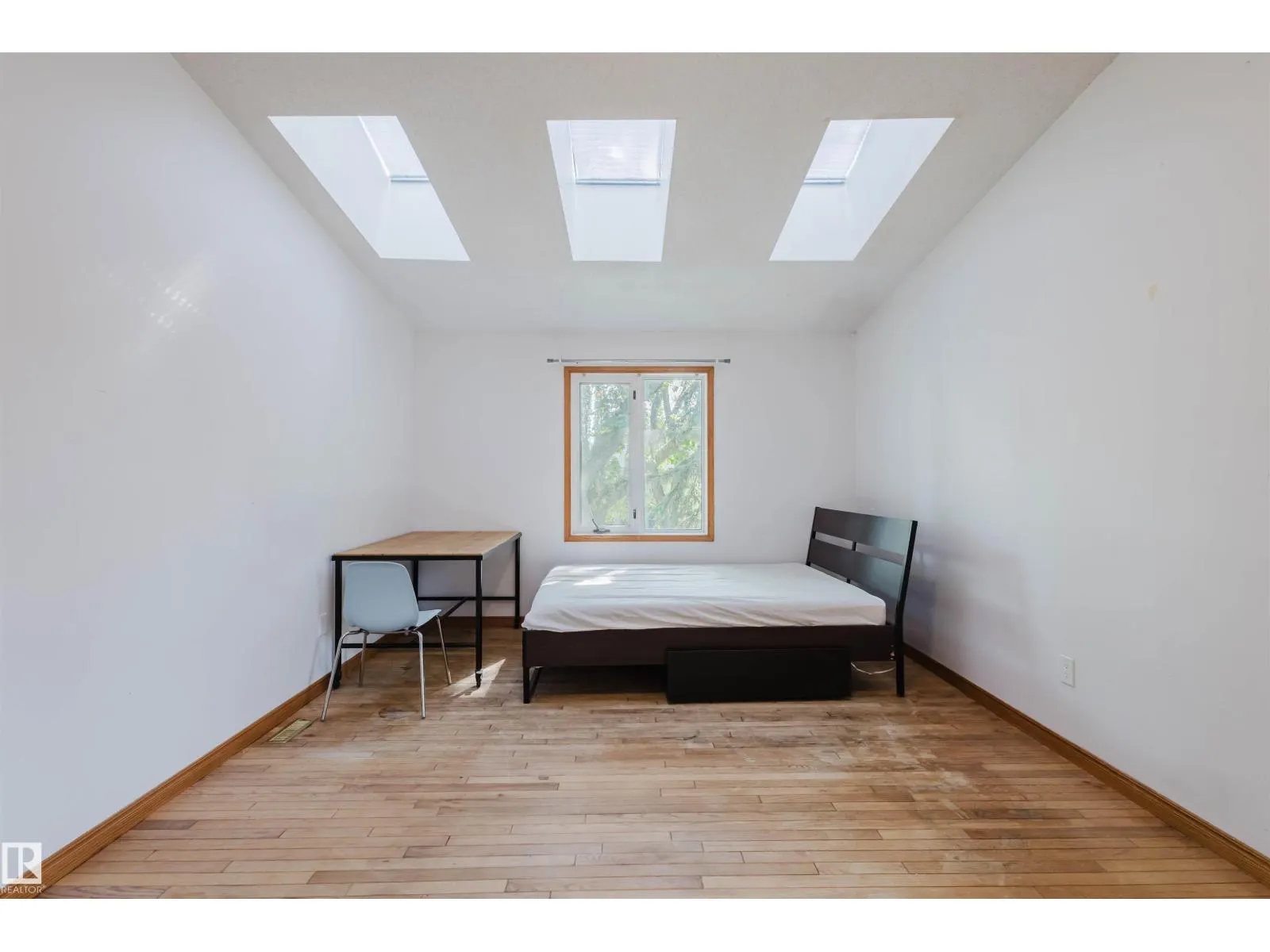10948 75 AV NW