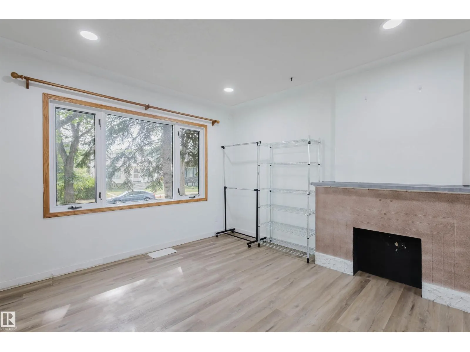 10948 75 AV NW