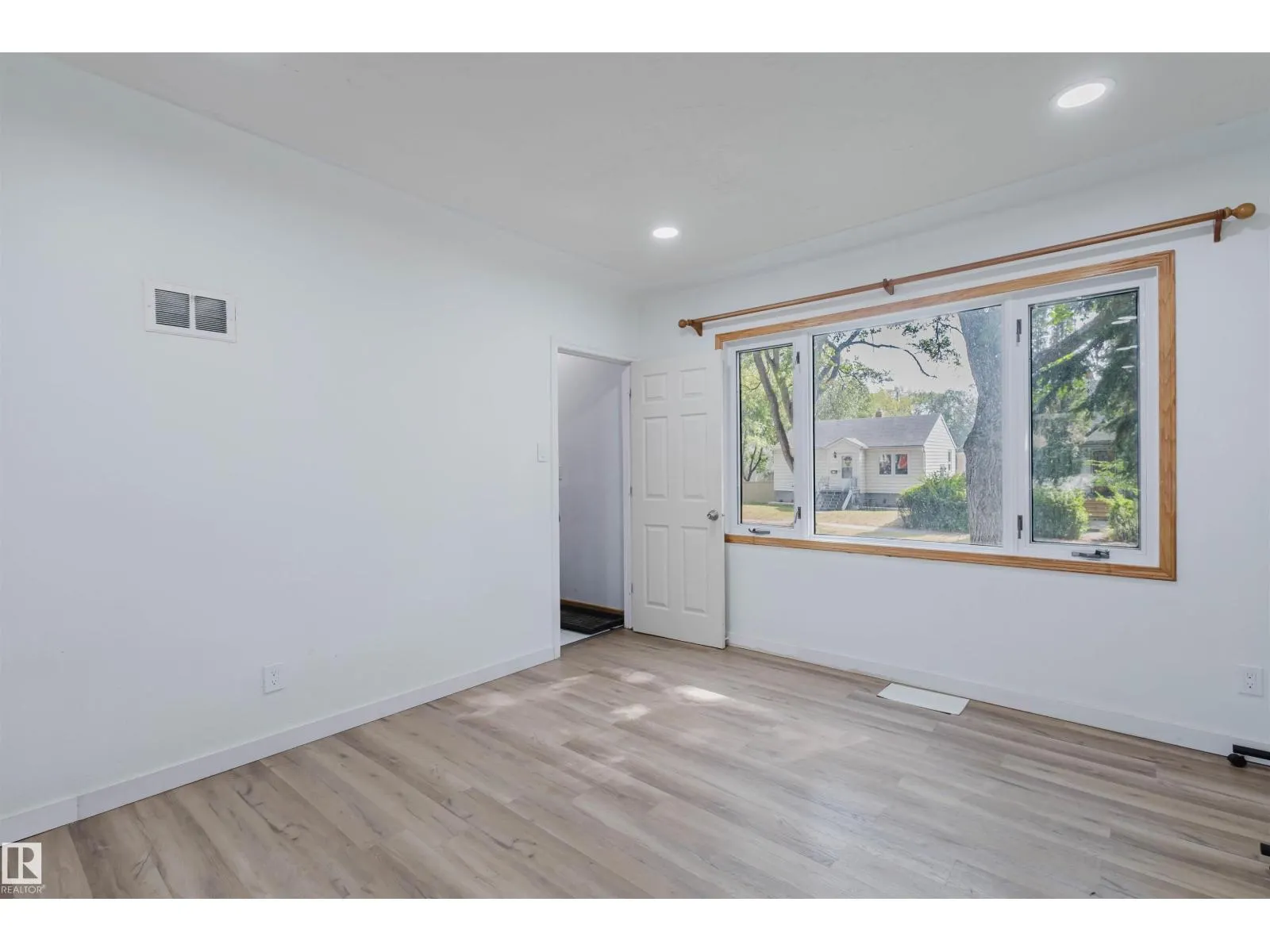 10948 75 AV NW