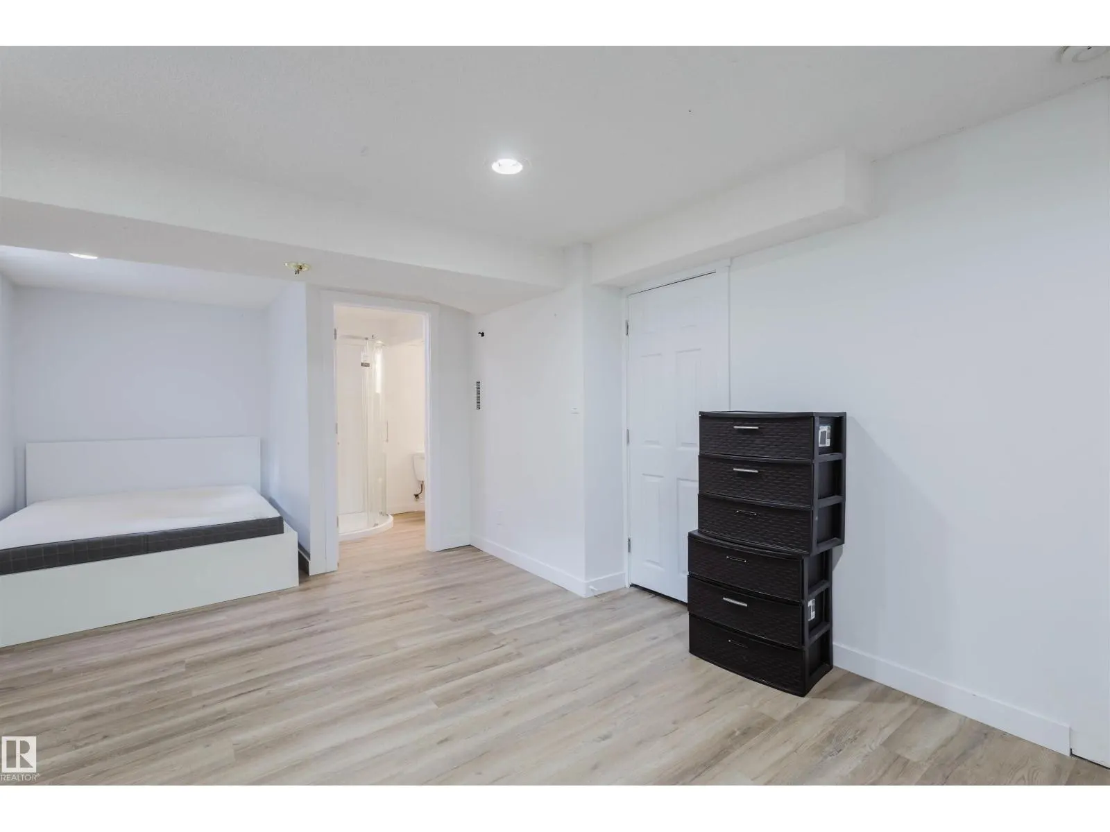 10948 75 AV NW