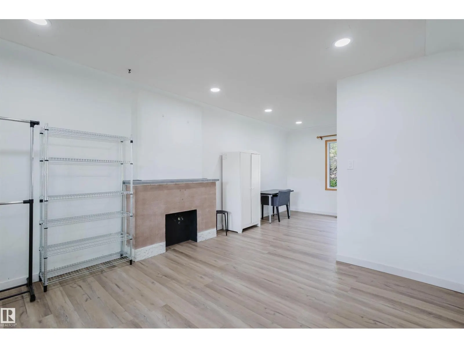 10948 75 AV NW