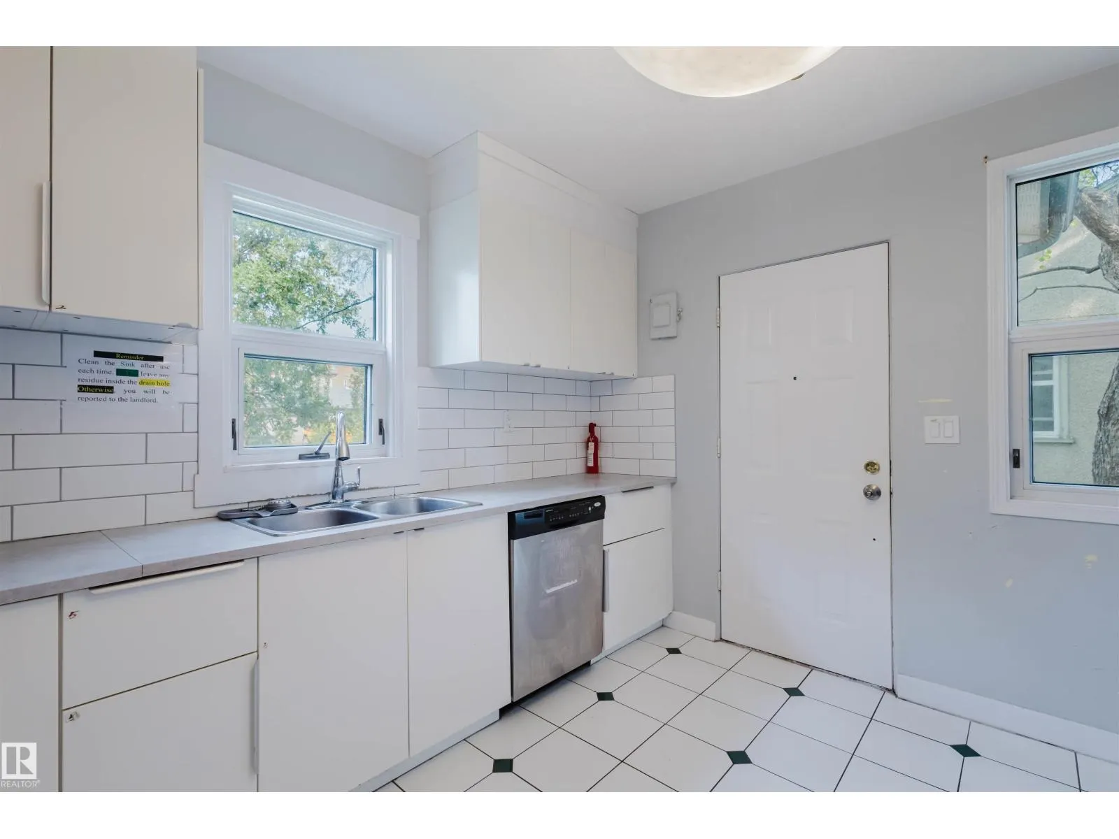 10948 75 AV NW