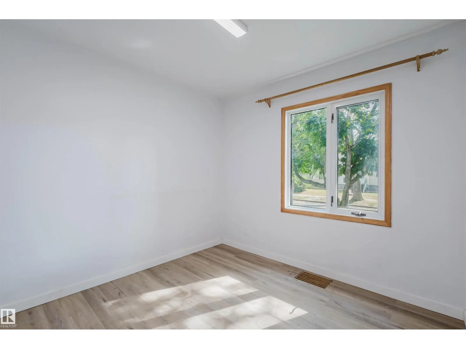 10948 75 AV NW