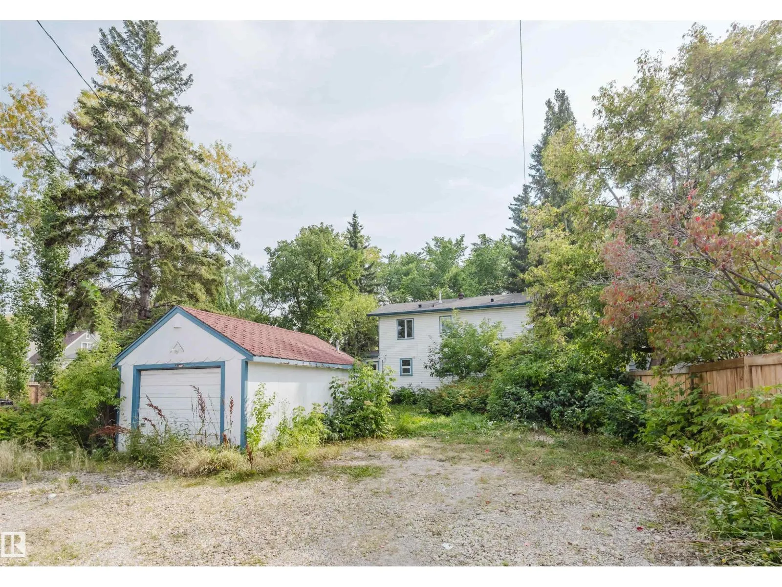 10948 75 AV NW