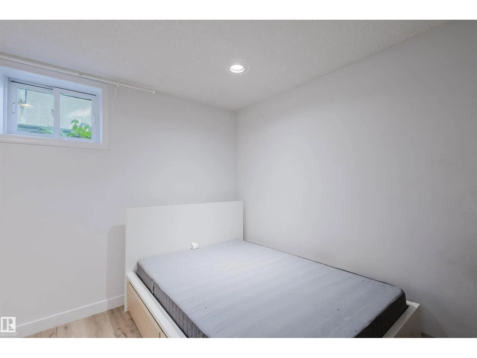 10948 75 AV NW