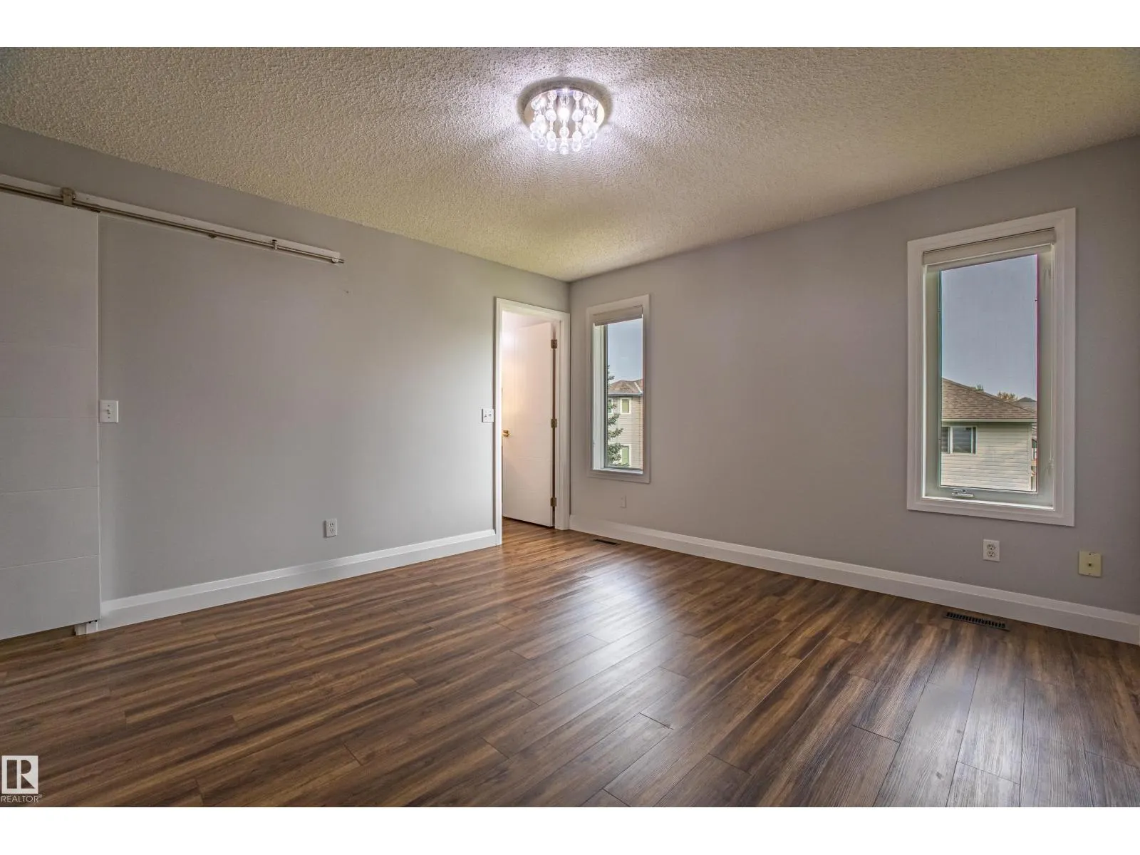 2812 40A AV NW