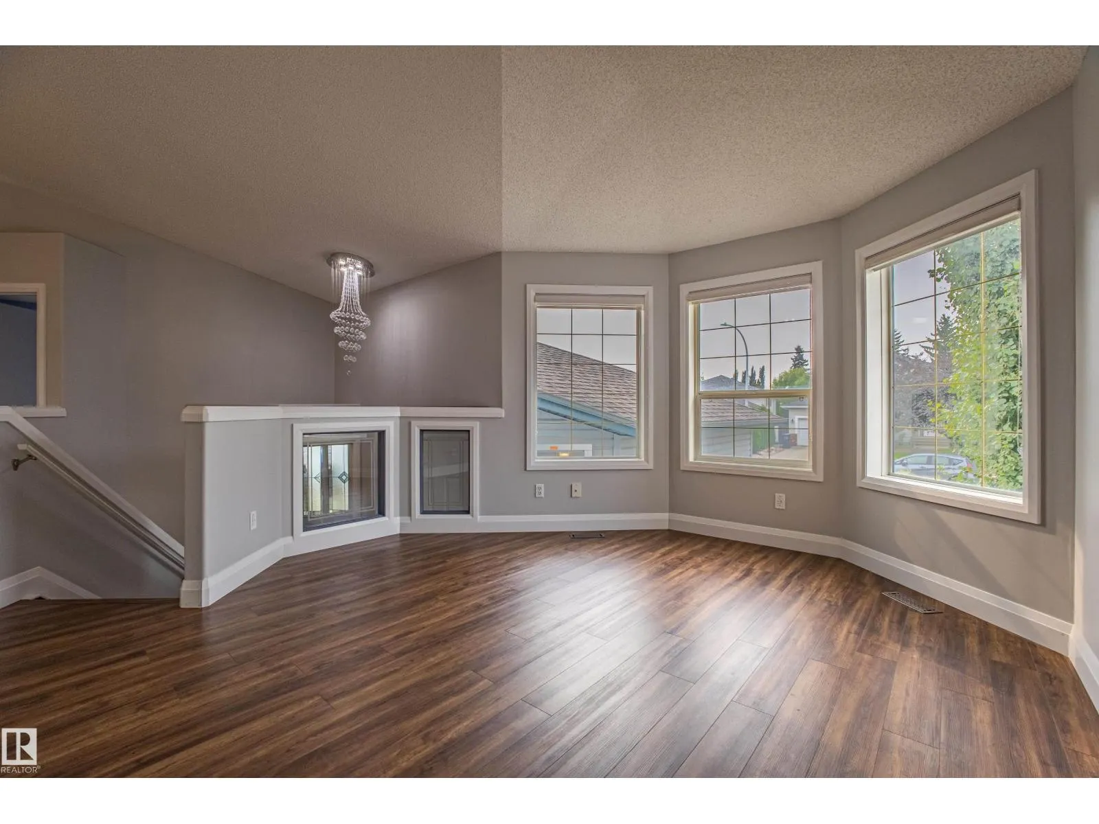 2812 40A AV NW